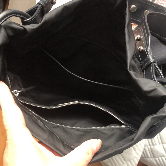 Prada nylon cross bag with adjustable leather shoulder strap - Picture 12 of 16